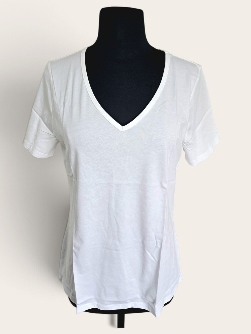 Ann Taylor Women's Pima Cotton White V-Neck Tee Size Medium NWT